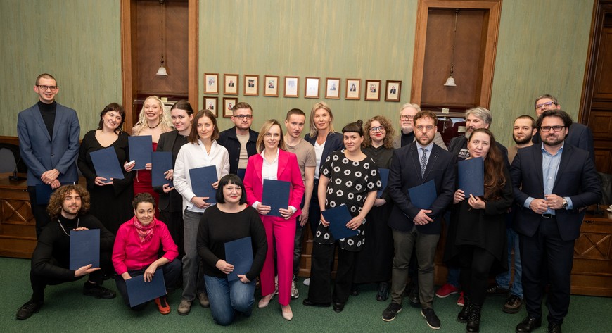 Artyści otrzymali stypendia z rąk wiceprezydent Wrocławia Renaty Granowskiej