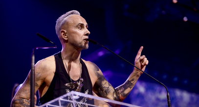 Nergal walczy z osiedlowym... żłobkiem. Porównał dzieci do kóz! "Na dzień dobry uderzyła mnie fala smrodu"