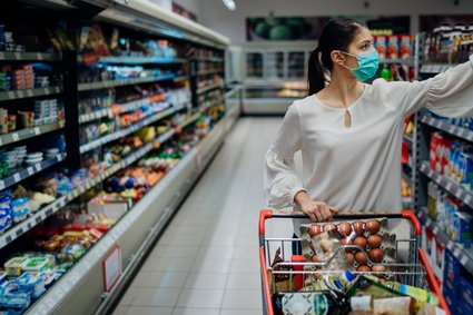 Na tych produktach najbardziej oszczędzają Polacy