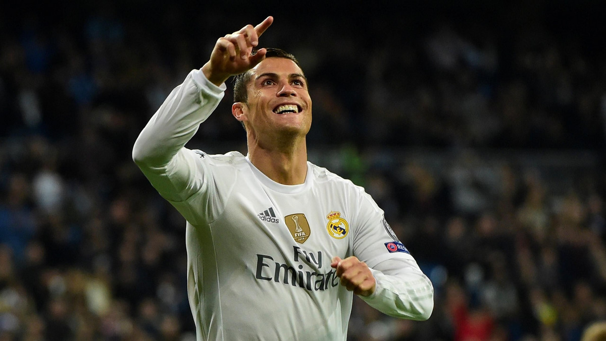 Cristiano Ronaldo zapowiedział, że nigdzie się nie wybiera. Gwiazdorowi jest dobrze w Realu Madryt. - Nie ma lepszej drużyny w tym momencie dla mnie niż Królewscy - stwierdził CR7, który w ostatnim czasie był mocno łączony z transferem do PSG.