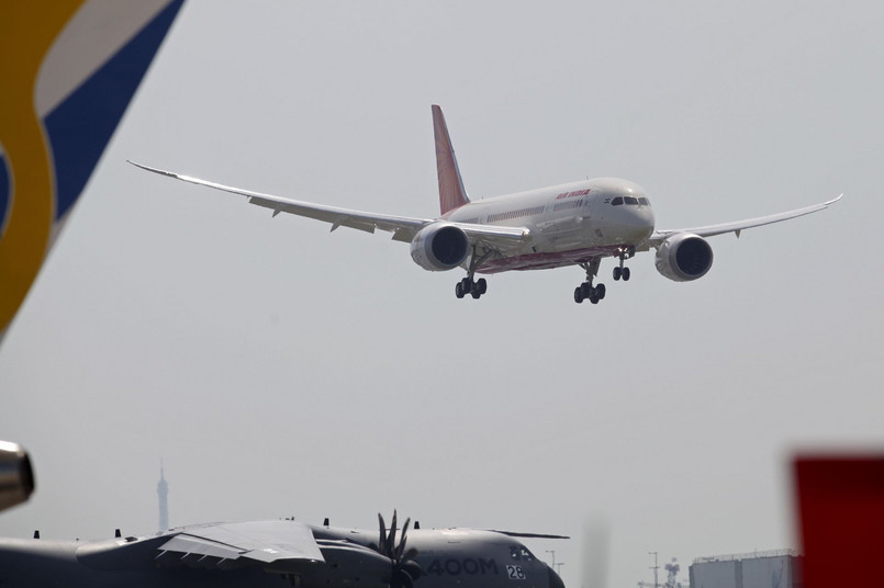 Paris Air Show 2013: Boeing 787 Dreamliner w indyjskich barwach.