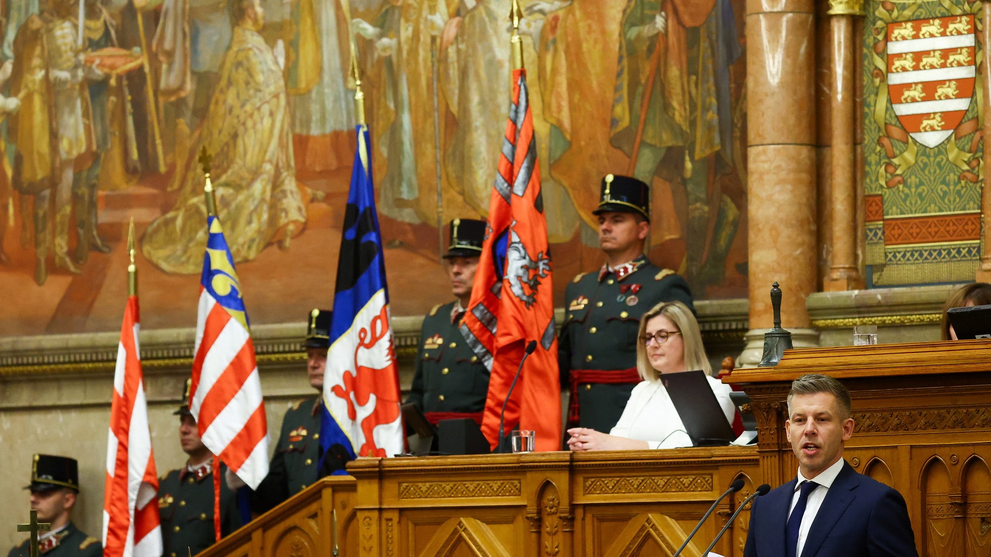 Nový maďarský premiér Péter Magyar pri skladaní sľubu