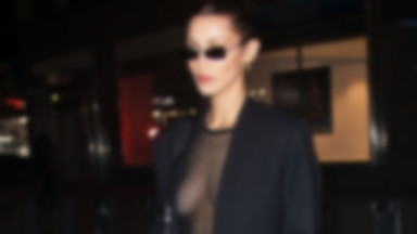 Bella Hadid z ledwo zakrytym biustem i w butach z sieciówki. Jak się wam podoba w takiej stylizacji?