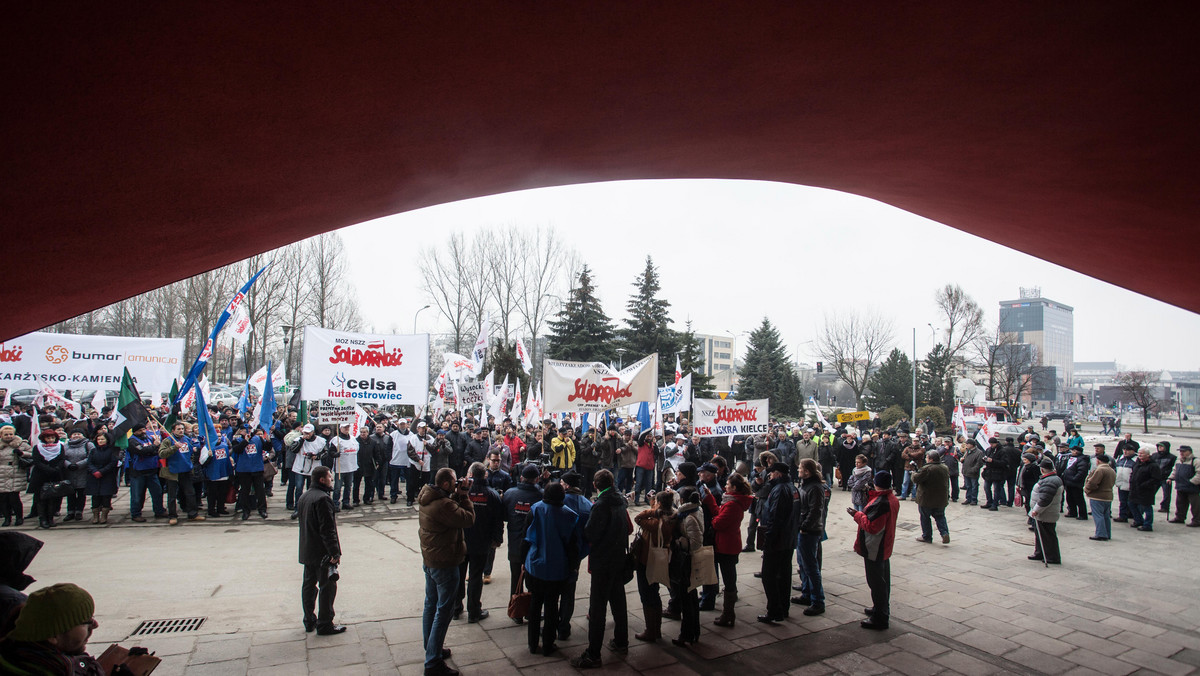 Ok. 400 związkowców manifestowało w Kielcach