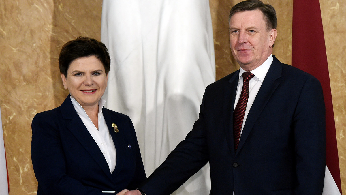 Premier Beata Szydło w Rydze, przed szczytem Chiny-Europa Środkowo-Wschodnia, spotkała się z premierami Chin - Li Keqiangiem, Łotwy - Marisem Kuczinskisem i Serbii - Aleksandrem Vucziciem. Szefowa Rady Ministrów będzie też rozmawia z premierem Chorwacji.