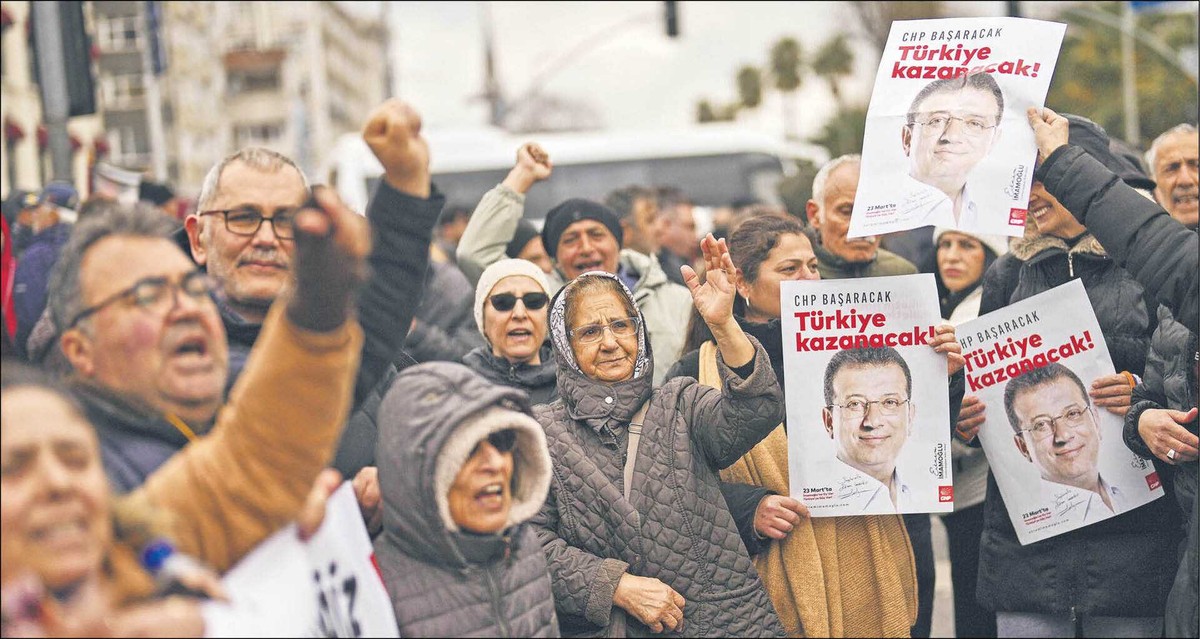 Protest zwolenników aresztowanego przez władze Ekrema Imamoğlu w Stambule