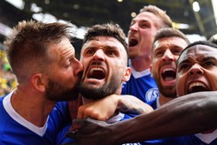 Derby Zagłębia Ruhry dla Schalke. Borussia kończyła mecz w '9'