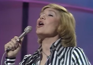 Umrla čuvena grčka pevačica Marinela