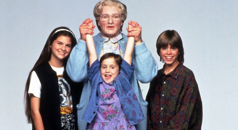 Lisa Jakub, Robin Williams,  Matthew Lawrence, and Mara Wilson in Mrs. Doubtfire.20th Century Fox