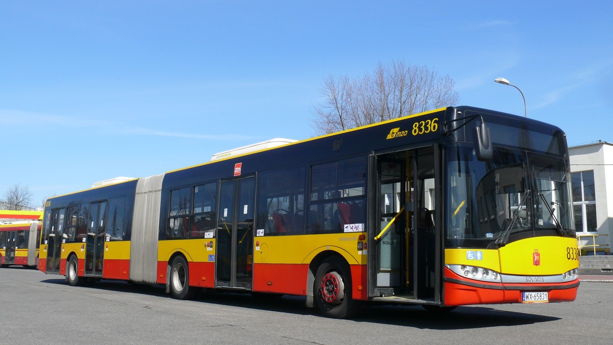 Będą niskopodłogowe, przegubowe, o długości 18 metrów, a do tego ekologiczne i energooszczędne. Dziś w Warszawie została podpisana umowa na dostawę i dzierżawę 60 nowych autobusów marki Solaris Urbino. Pierwsze przyjadą do stolicy jeszcze w tym roku.