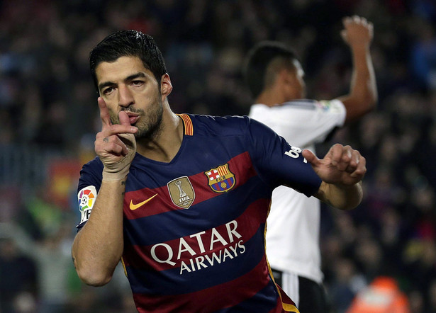 O7 zgłoś się! Barcelona rozbiła Valencię w Pucharze Króla. 4 gole Suareza, 3 bramki Messiego. WIDEO