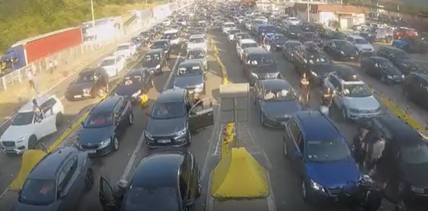 Velika gužva na graničnom prelazu Gradina