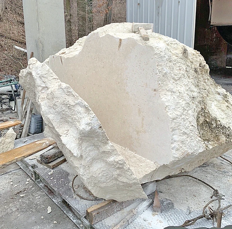 Kamen na kojem će stajati "Pobednik"