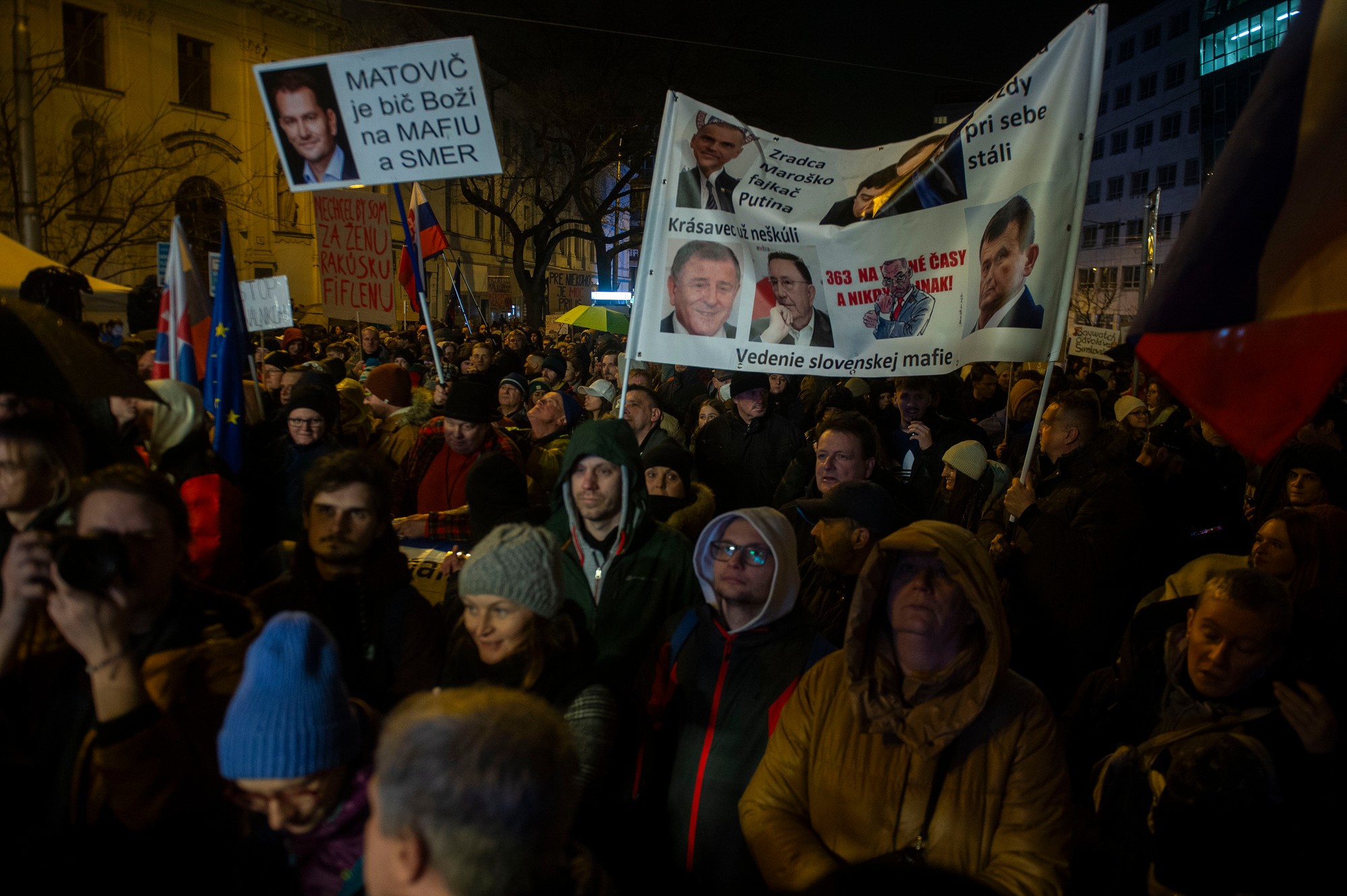 Protestné zhromaždenie SaS, PS a KDH na Námestí SNP v Bratislave.
