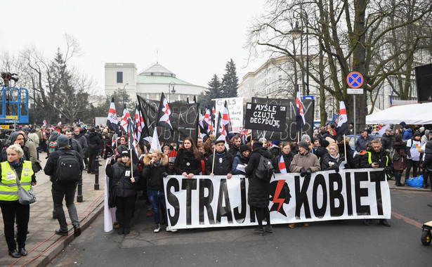 Czarny Piątek nie tylko w Warszawie. Kobiety protestują przeciw planom zaostrzenia ustawy antyaborcyjnej