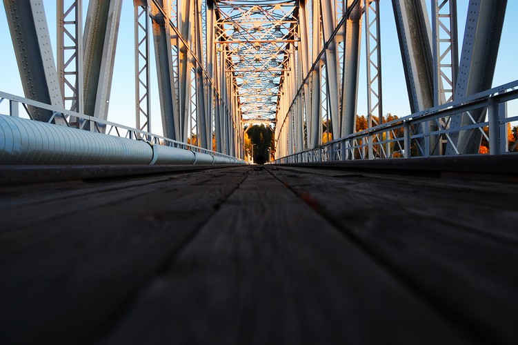 Miejsce 3. Finlandia<br><br>
Finlandia zajęła szóste miejsce w kategorii infrastruktury kolejowej oraz siódme - w kategorii jakości portów morskich. Powszechnie uważa się, że kraj ten posiada jeden z najlepszych systemów edukacyjnych na świecie<br>
(na zdjęciu: most kolejowy, Savonlinna, Finlandia)