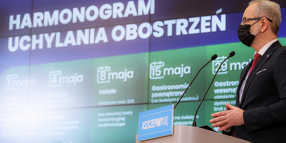 Od 15 maja możliwe jest zniesienie obowiązku noszenia maseczek na świeżym powietrzu.