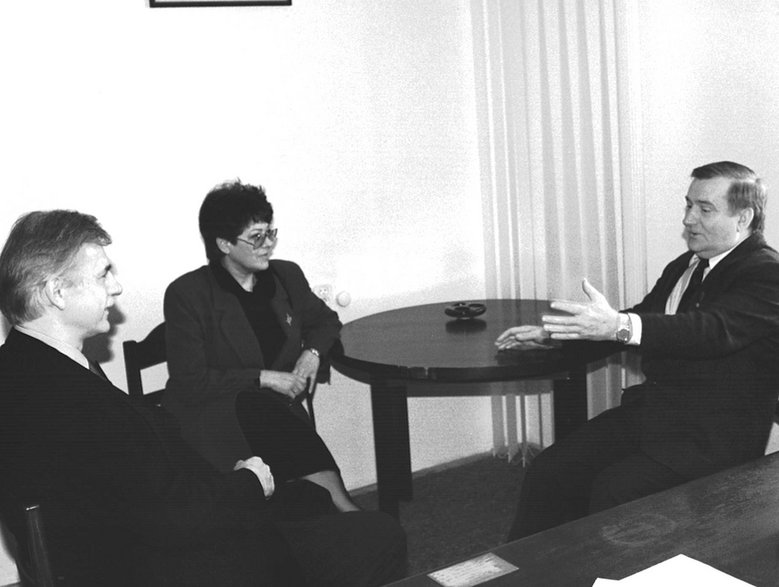 Franciszka Cegielska podczas spotkania z Andrzejem Olechowskim i Lechem Wałęsą — Gdynia, 1996 r.