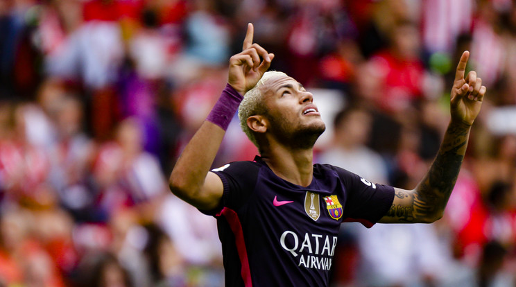 Neymar nem csak a pályán alkotott nagyot Gijónban /Fotó: AFP