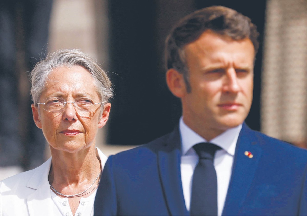 Élisabeth Borne i Emmanuel Macron, premier i prezydent Francji