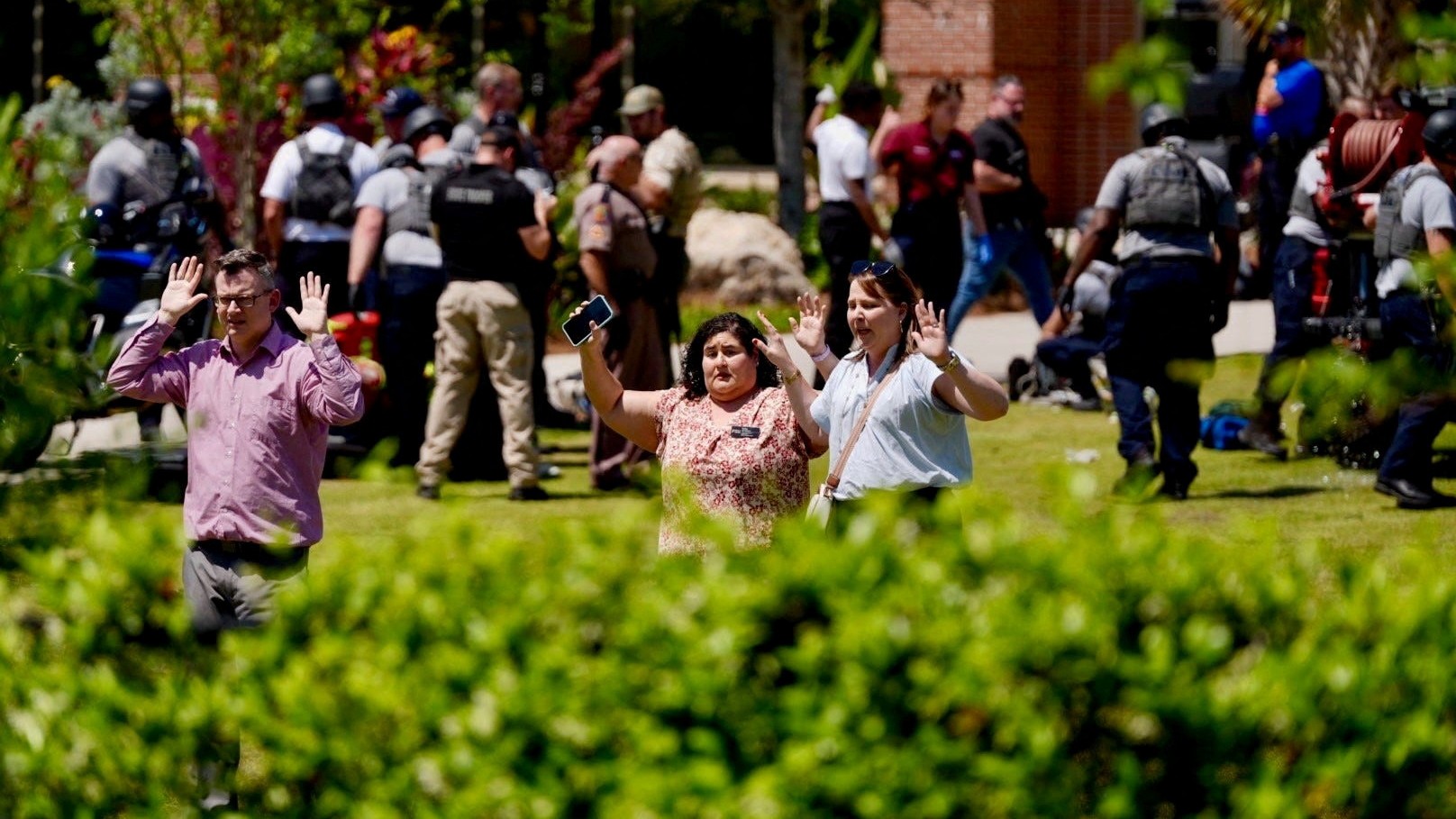 Polícia evakuuje kampus Floridskej univerzity po streľbe.