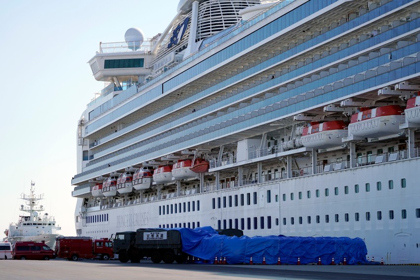 Kruzer sa zaraženim ljudima