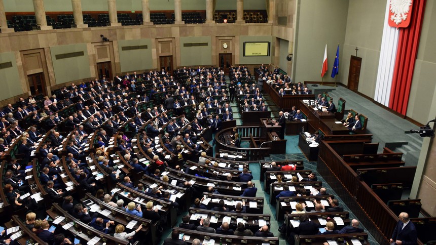 Posłowie i senatorowie dostaną więcej pieniędzy