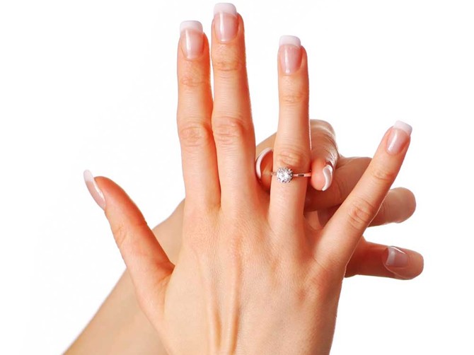 2322_wedding-ring-dreamstime_10327282