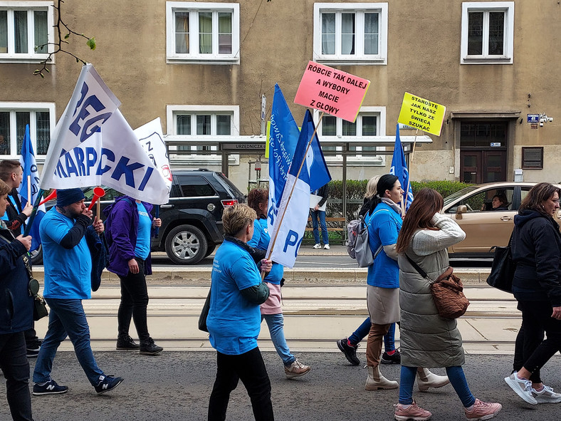 Protestujący zwracali się do polityków i przypominali, że wkrótce są wybory