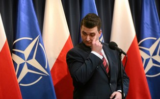 Misiewicz zniknął ze strony internetowej MON. Resort obrony: Rzecznik przebywa na urlopie