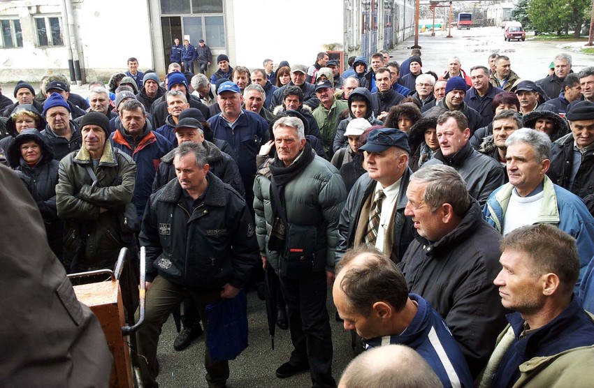 Novac u iznosu od 250 do 300 hiljada dinara dobilo 130 bivših radnika FAP-a