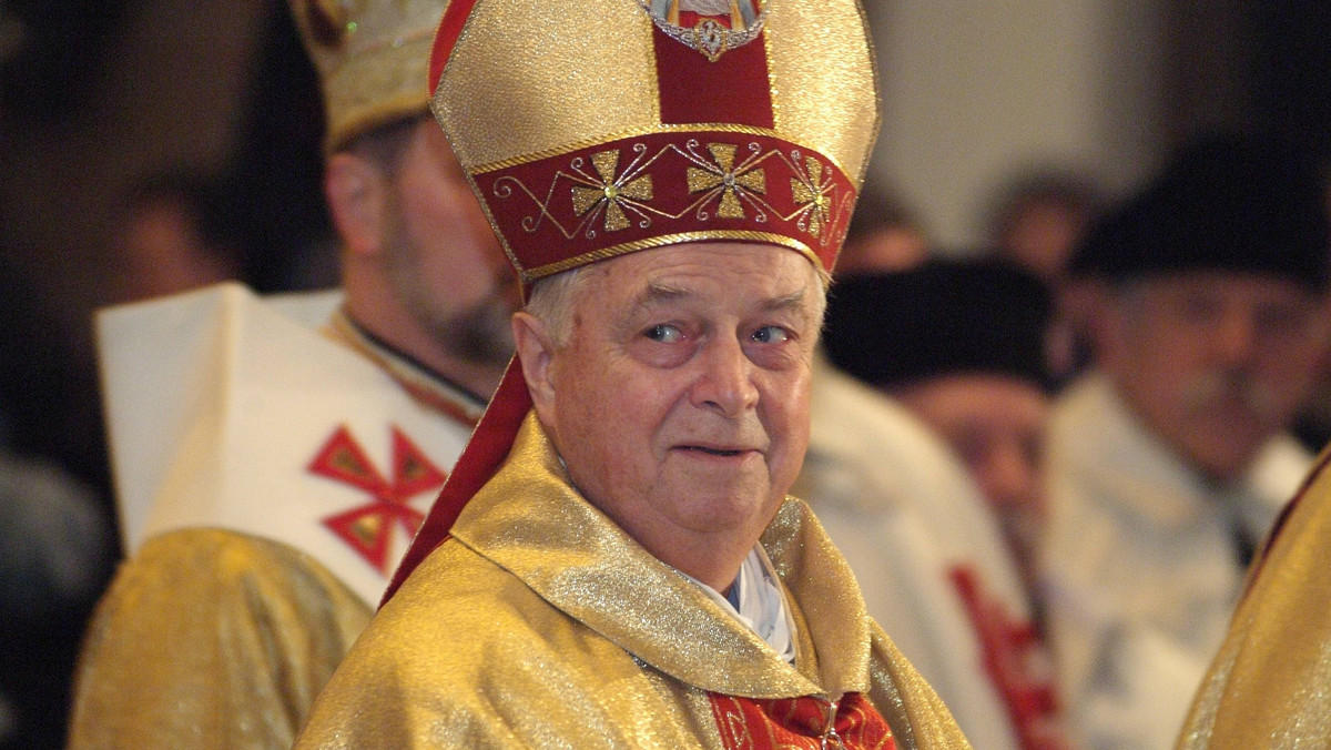 Biskup Adam Dyczkowski, były ordynariusz diecezji zielonogórsko-gorzowskiej, zostanie odznaczony tytułem doktora honoris causa Uniwersytetu Zielonogórskiego - informuje Radio Zielona Góra.