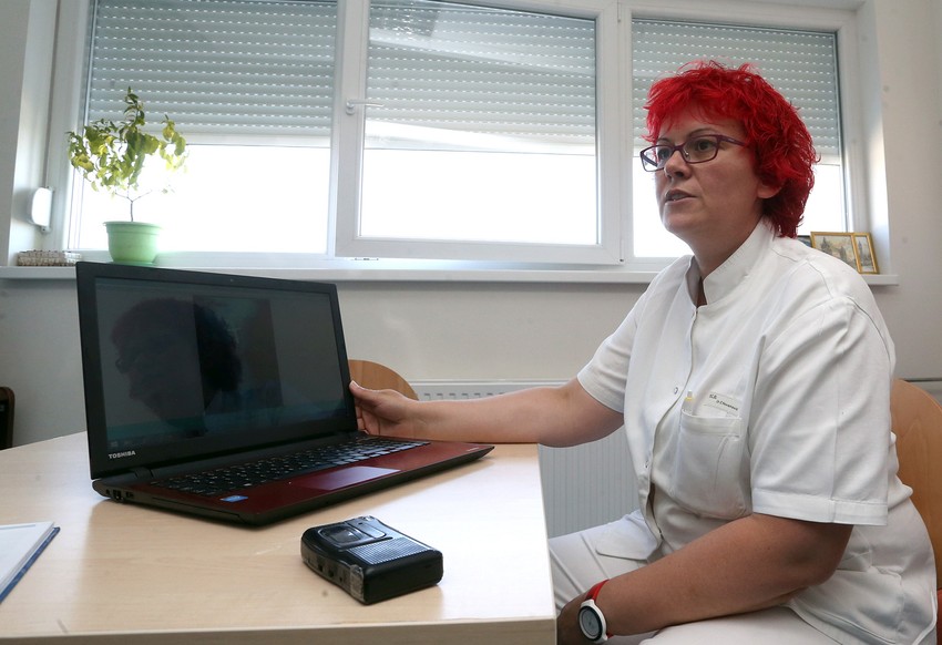 Beba od šest meseci progutala krstić