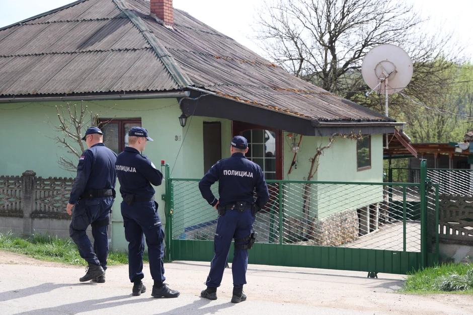 Policija ispred kuće Dragijevića