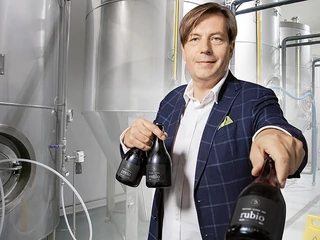 Z kraftowym piwem premium lanym w ekskluzywne szkło Julek Wągrodzki i jego BeerLab chcą podbić najlepsze restauracje i hotele w Europie