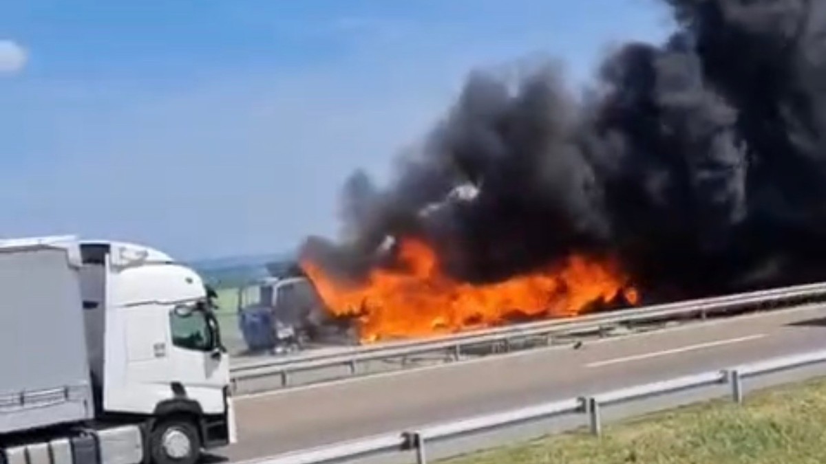 Izbio veliki požar na kamionu