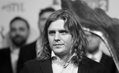 Producent 'Bogów', mąż Agnieszki Szulim. Kim był Piotr Woźniak-Starak? [SYLWETKA]
