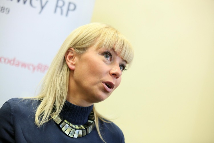 <b>Miejsce 8. Elżbieta Bieńkowska, minister rozwoju regionalnego </b><br />W ostatnim roku zarobiła: <b>186 382,10 zł</b><br />Pracę w rządzie łączy z działalnością w Senacie RP.