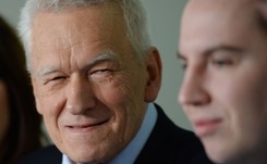 Ojciec premiera polecił Andruszkiewicza do rządu. 'Mateusz chce skorzystać z jego kontaktów w mediach społecznościowych'