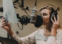 Natalia Moskal śpiewa wiersze Kazimiery Iłłakiewiczówny do muzyki Jana Stokłosy. Posłuchajcie efektu