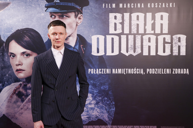 Filip Pławiak wciela się w filmie "Biała odwaga" w postać Jędrka