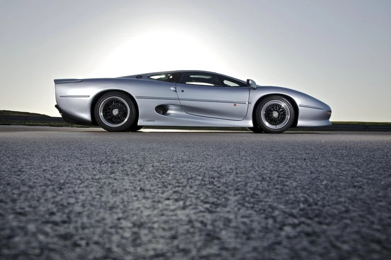 Jaguar XJ 220: dwadzieścia lat minęło