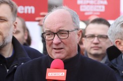 Niesiołowski chce 'dyskretnie usuwać' pomniki papieża. Zaskakujący KOMENTARZ Czarzastego