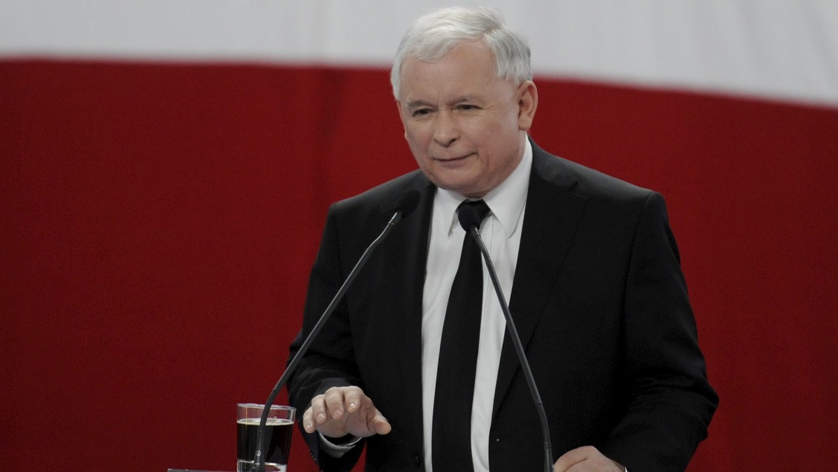 Do europarlamentu trzeba wysuwać poważnych kandydatów, ekspertów, doświadczonych polityków - my tak zrobiliśmy – przekonywał prezes PiS Jarosław Kaczyński. Ocenił, że Polska bez zmiany władzy nie będzie silna i bezpieczna. Część wystąpienia Kaczyński poświęcił Ukrainie. Przekonywał, że sprawa ukraińska jest ściśle związana z polską i nie wolno ich oddzielać.