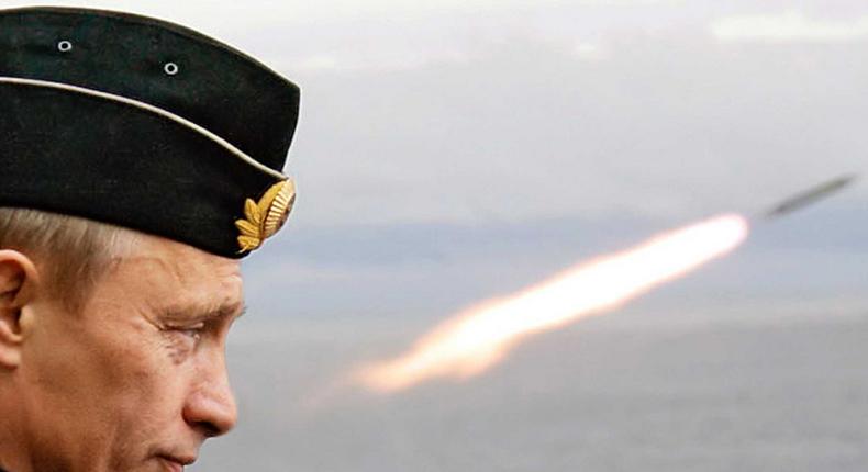 How would Russia react to a sky full of unidentified missiles streaking its way?