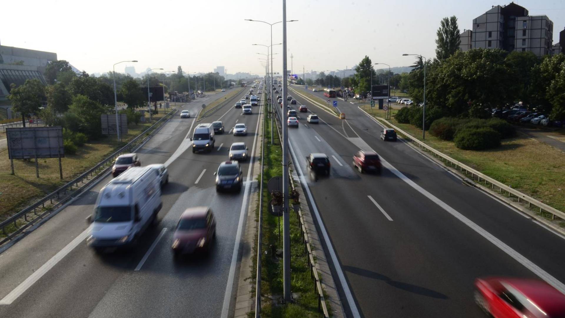 Čudne slike sa Gazele i Slavije usred "blokade" zbog cene goriva