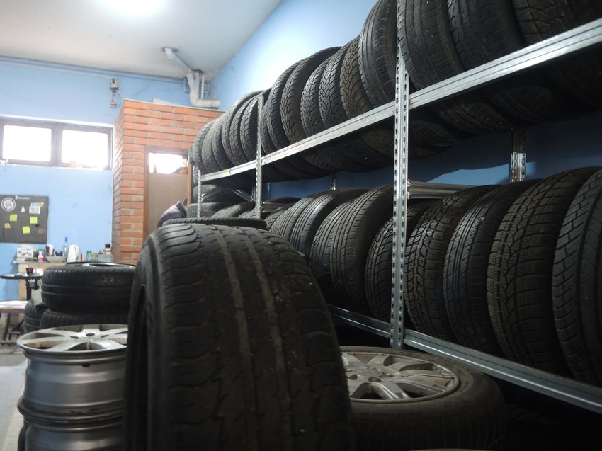 Čim temperatura padne ispod 7 stepeni, preporučljive su zimske gume čak iako su kolovozi suvi