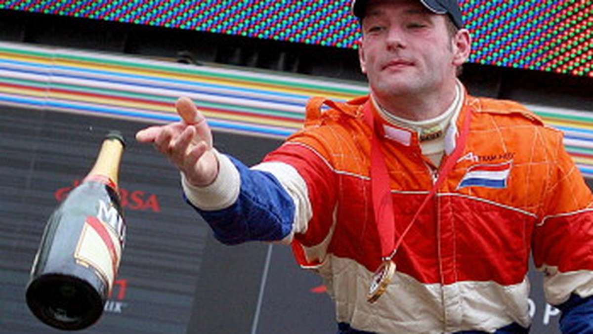Startujący w Formule w latach 1994-2003 Holender Jos Verstappen, po raz kolejny ma problemy z prawem. Tym razem został zatrzymany przez policję pod zarzutem przemocy domowej i... potracenia swojej dziewczyny samochodem!
