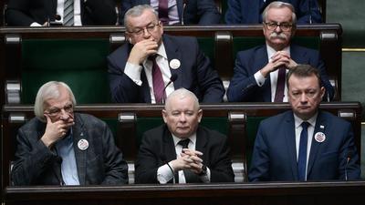 Jarosław Kaczyński i politycy PiS w Sejmie
