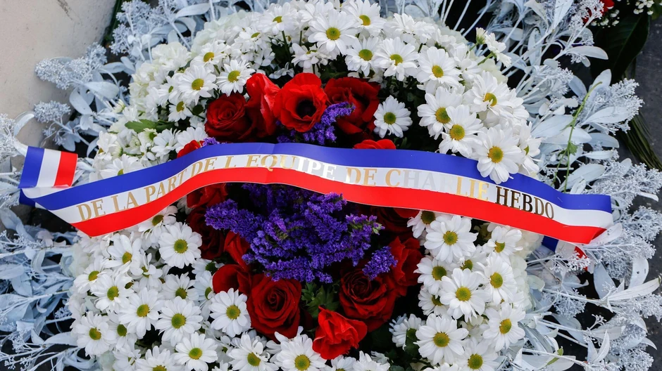 Francuski zvaničnici položili su cveće povodom 10. godišnjice od napada na nedeljnik Šarli ebdo | Foto: Getty Images